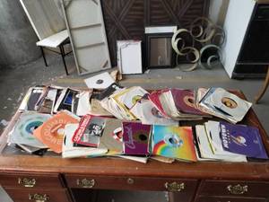 lot 12271 image: Lot of Albums