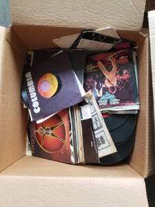 lot 12282 image: Lot of 45s