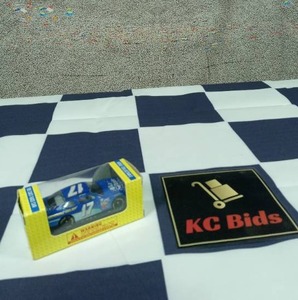 lot 37212 image: #17 Matt Kenseth Diecast race car 164, 2003, Team Callber, Collectable