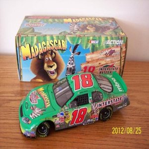 lot 37274 image: Diecast Bobby Labonte Chevy Nascar - Madagascar the Movie - Action - 124 Scale -
