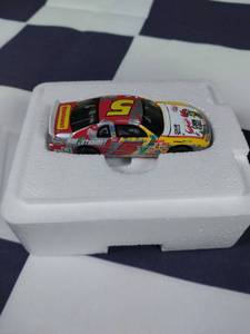 lot 37295 image: Hot Wheels Legends Pro Racing 50th Anniversary Nascar Terry Labonte 1998 comes with two stage display case