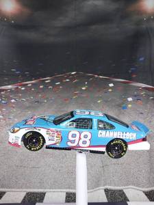 lot 37319 image: Kasey Kahne 98 Channellock Tools Rookie 2002 Ford Taurus 124 Action 1 Of 3,024