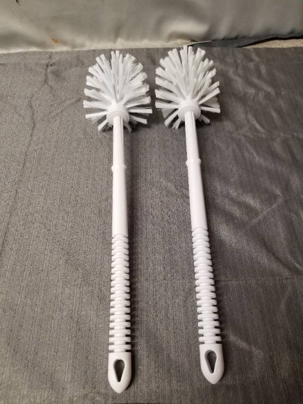 lot 81069 image: (2) RENOWN MEDIUM TOILET BRUSH