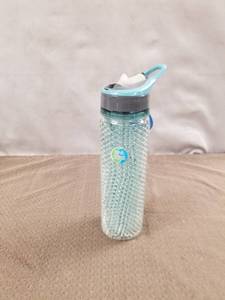 lot 12532 image: 18 OZ FREEZE GEL SPORTS BOTTLE