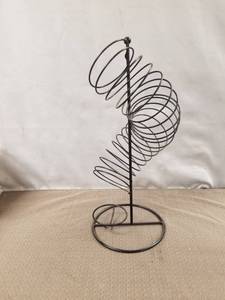 lot 12541 image: SPIRAL FRUIT BASKET