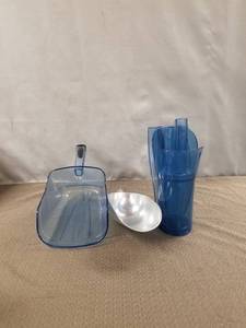 lot 12552 image: LOT OF DIFFERENT ICE SCOOPS