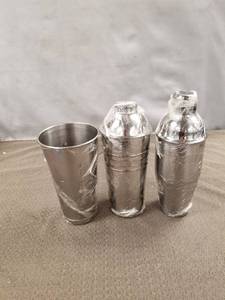 lot 12564 image: LOT OF RANDOM COCKTAIL SHAKERS