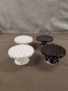 lot 12565 image: LOT OF 4 SMALL CUPCAKE STANDS