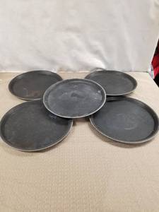 lot 12601 image: (5) Round Non-Slip Restaurant Service Tray