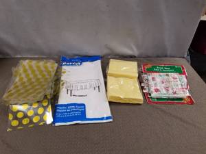 lot 12617 image: LOT OF RANDOM ITEMS