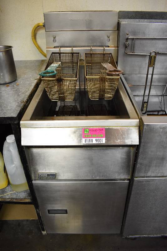 lot 9001 image: Pitco Frialator 35Lb Natural Gas Fryer