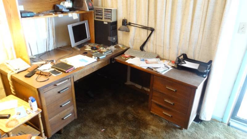 lot 1689 image: Desk with contents.