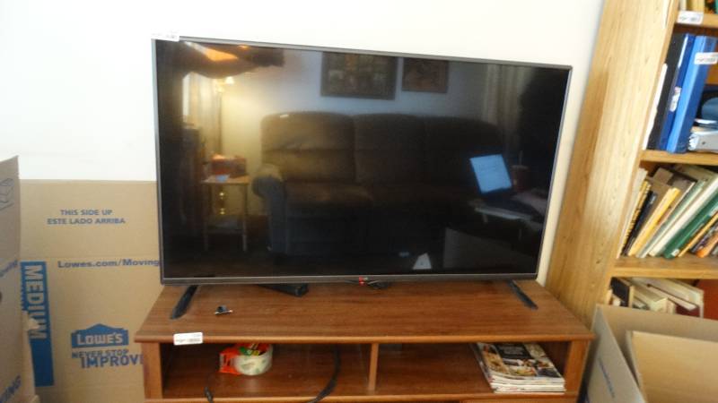 lot 1697 image: LG 49 LED TV.