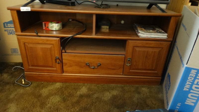 lot 1696 image: Wood TV stand.