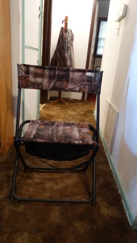 lot 1702 image: Fold up chair.