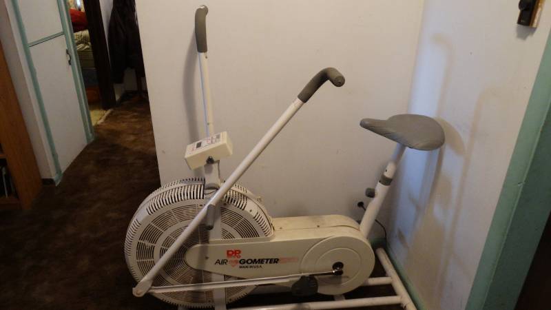 lot 1704 image: DP air gometer exercise machine.