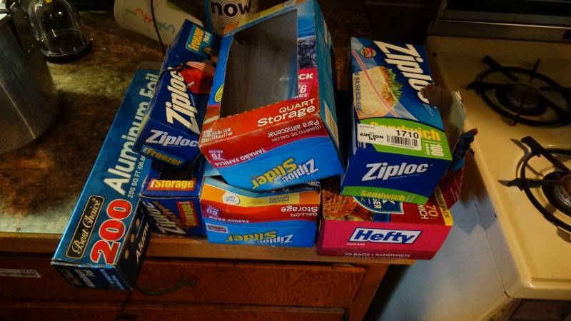 lot 1710 image: Lot of zip lock bags.