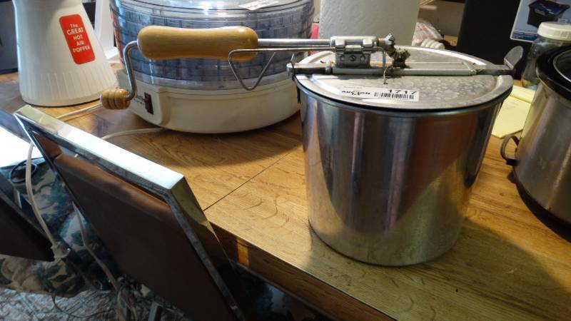 lot 1717 image: Popcorn maker.