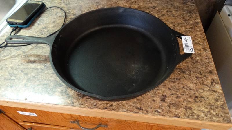 lot 1721 image: 12 iron skillet.