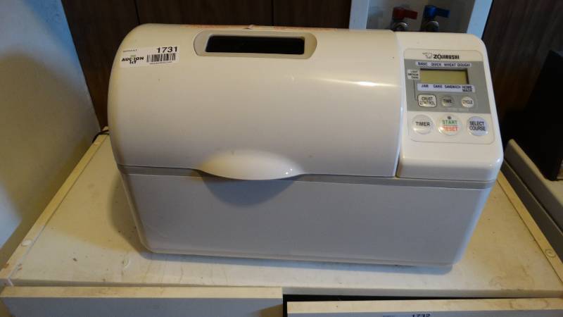 lot 1731 image: Zojirushi basic white bread maker.
