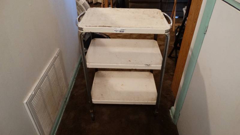 lot 1741 image: Metal cart on wheels.