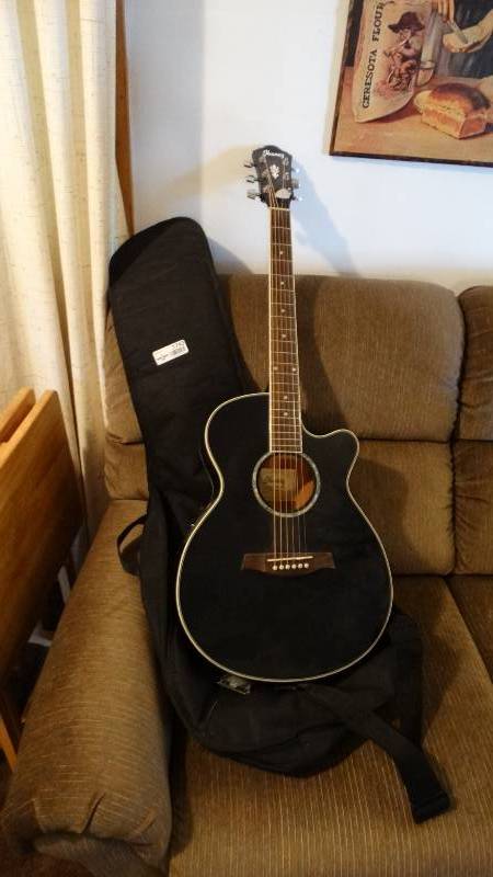 lot 1743 image: Ibanez Guitar.