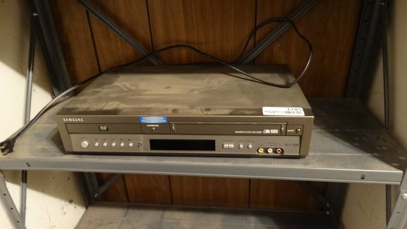 lot 1785 image: Samsung DVDVHS player.