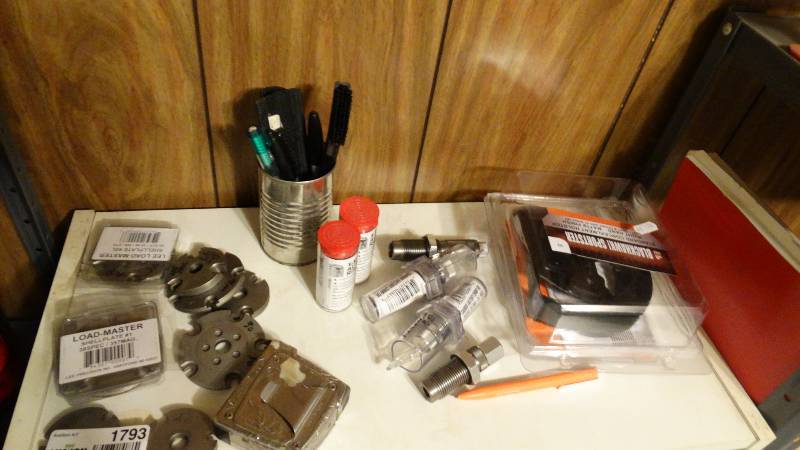 lot 1793 image: Lot of reloading equipment