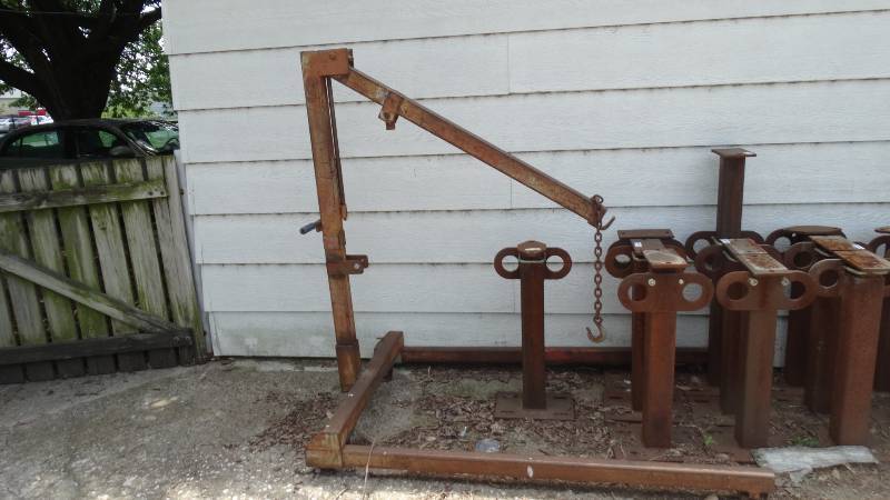 lot 1798 image: Engine hoist.
