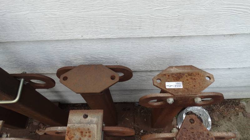 lot 1802 image: 2 Adjustable metal stands.