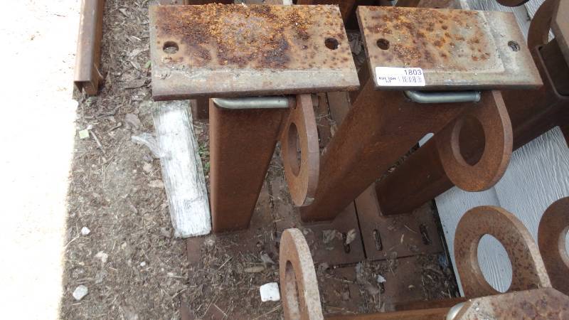 lot 1803 image: 2 Adjustable metal stands.