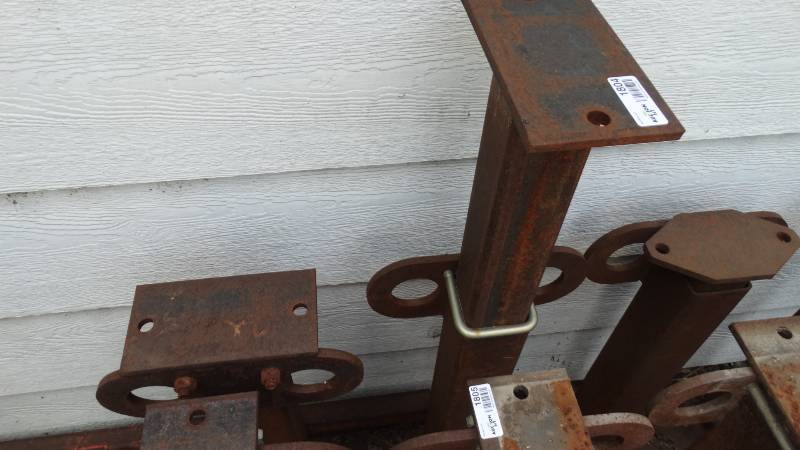 lot 1804 image: 2 Adjustable metal stands.