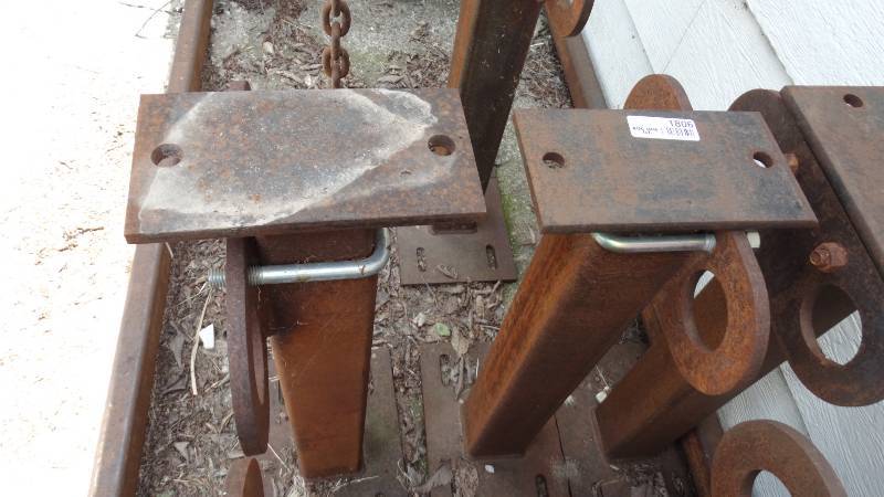 lot 1806 image: 2 Adjustable metal stands.