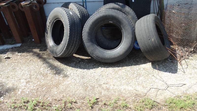 lot 1808 image: Set of 4 firestone tires size 26575 R16.