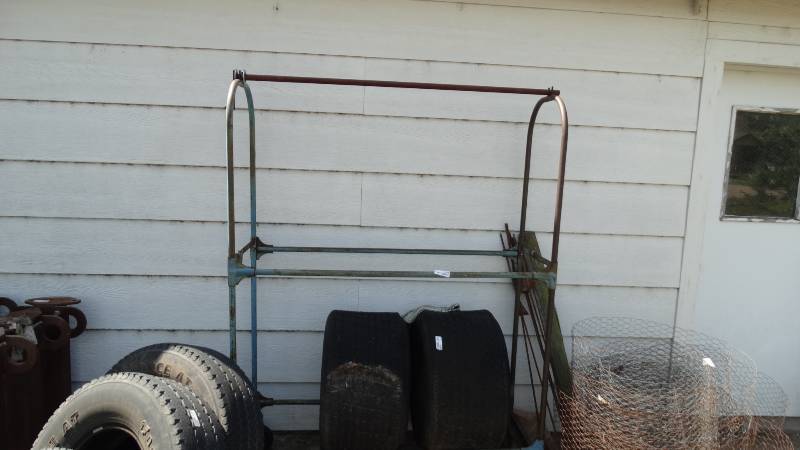 lot 1810 image: Tire stand.