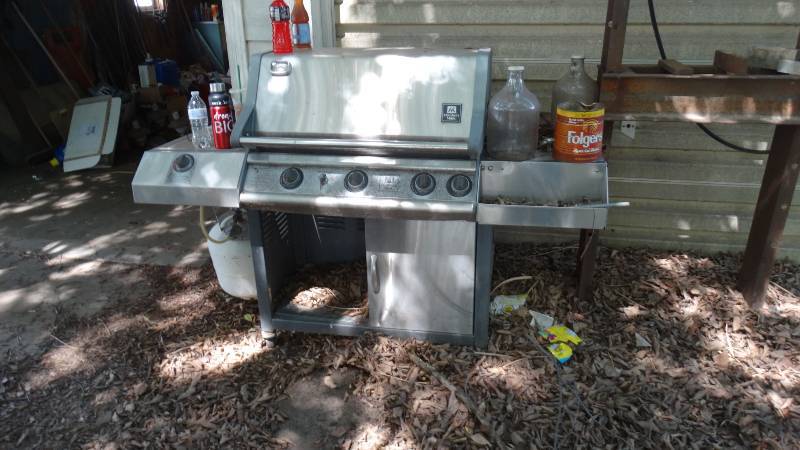 lot 1815 image: Members mark gas grill.