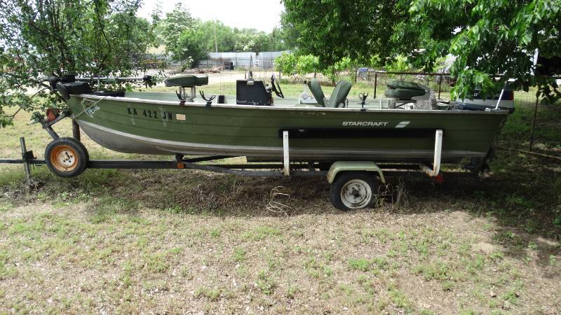 lot 4 image: Starfast Bass Boat 40 hp Evinrude motor & trailer