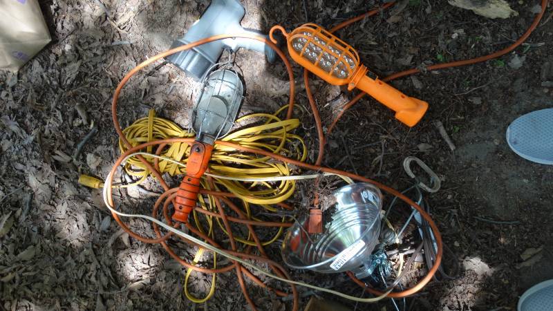 lot 1841 image: Extension cord and shop lights.
