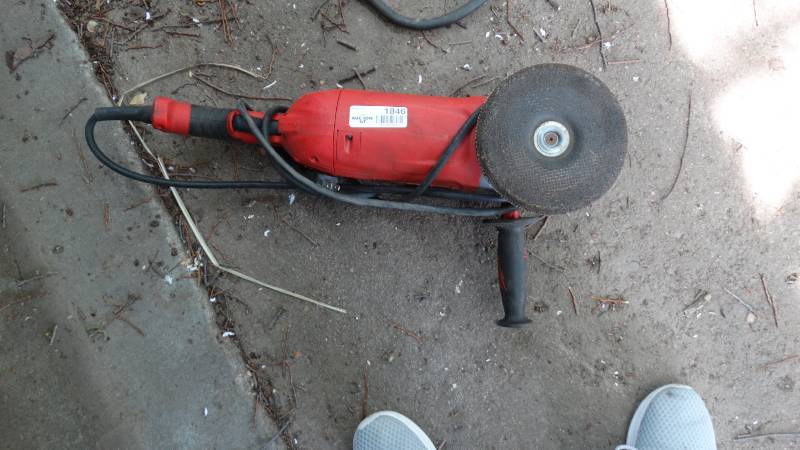 lot 1846 image: Heavy duty Milwaukee 79 angle grinder.