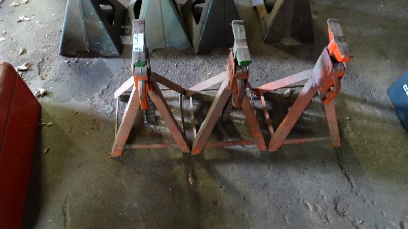 lot 1850 image: 3- 6 Ton Jack stands.
