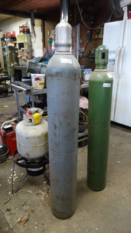 lot 1854 image: Carbon dioxide welding cylinder.