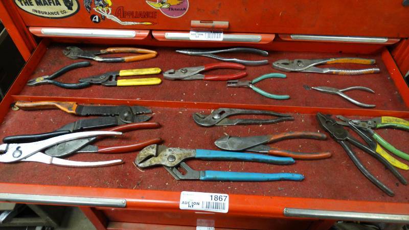 lot 1867 image: Pliers, wire cutters, wire strippers.