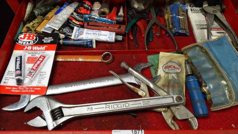 lot 1871 image: Retaining ring pliers,Vice grips, & other contents of drawer.