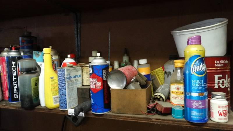 lot 1878 image: Contents of shelf, oil, brake cleaner, other cleaners, etc.