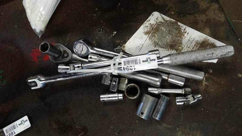 lot 1894 image: Sockets, rachets and braker bars.