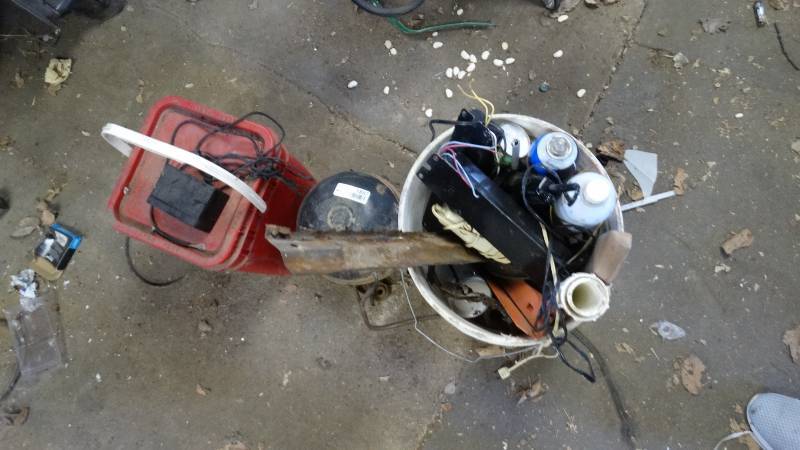 lot 1897 image: Refrigerator compressor, ballast, etc.