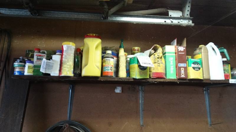 lot 1903 image: Contents of shelf, garden chemicals, cleaners,etc.