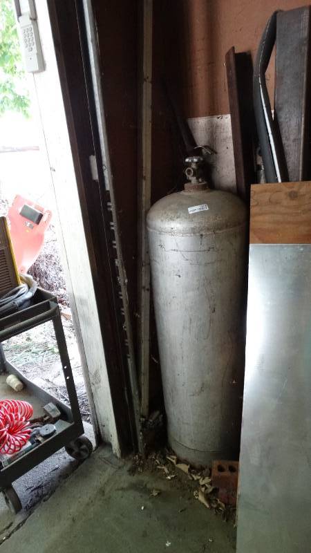 lot 1908 image: Cylinder tank.