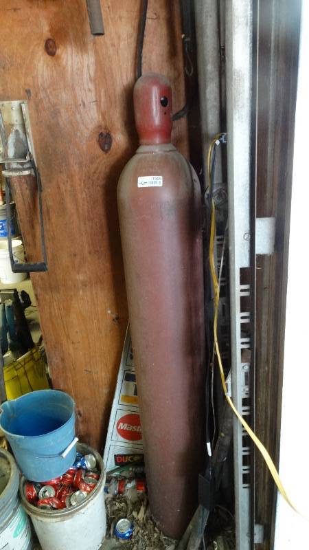 lot 1909 image: Argon welding cylinder tank.