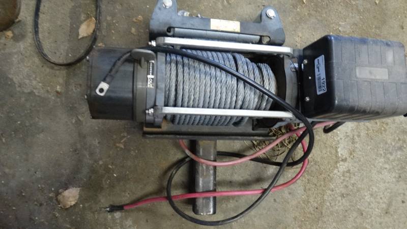 lot 1922 image: Road shock ,12 Volt electric winch, 10,000 lb. capactiy.